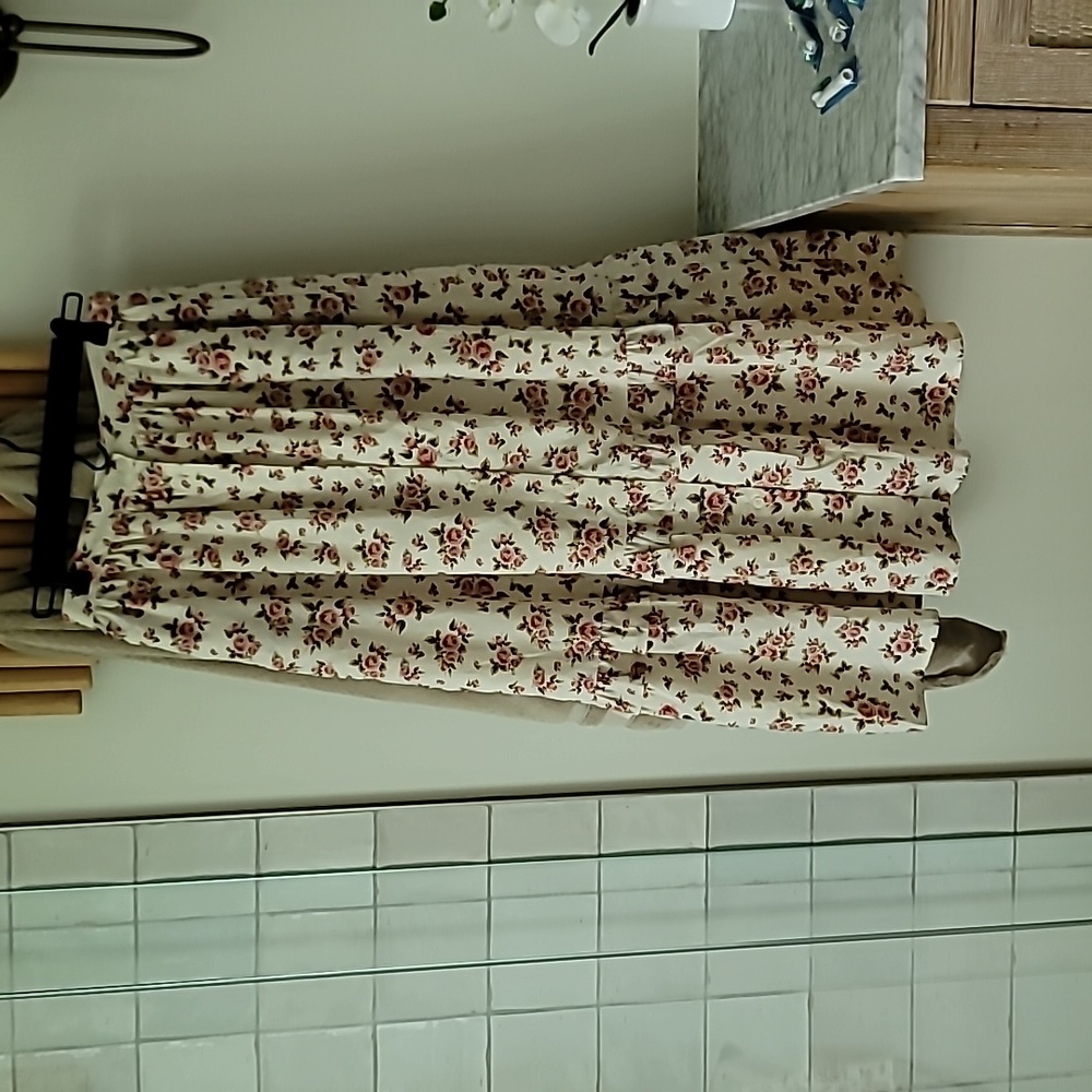 Meadows floral skirt
